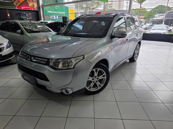 MITSUBISHI OUTLANDER 3.0 GT 4X4 V6 24V GASOLINA 4P AUTOMÁTICO MITSUBISHI OUTLANDER 3.0 GT 4X4 V6 24V GASOLINA 4P AUTOMÁTICO